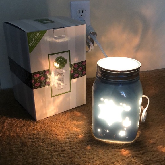 Scentsy Winter Frost mason jar snowflake wax warmer November 2016 - Picture 1 of 3